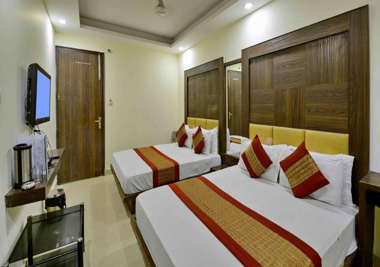 Guest house The Spot - 2 Minute Walkable Railway Station New Delhi