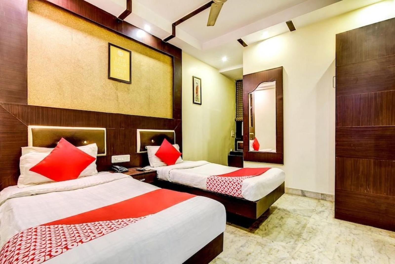 Guest house The Spot - 2 Minute Walkable Railway Station *
